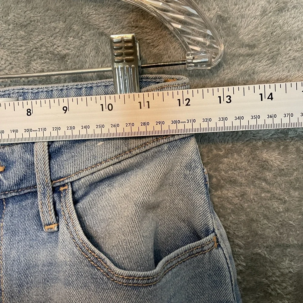 Hollister Women 90s Loose Curvy Ultra High Rise Dad Light Wash Denim Jean 3